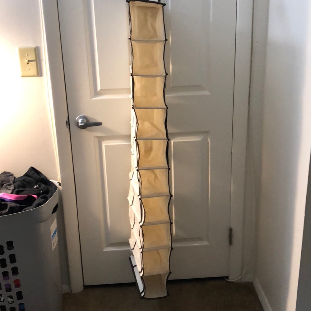 Hanging closet shoe holder